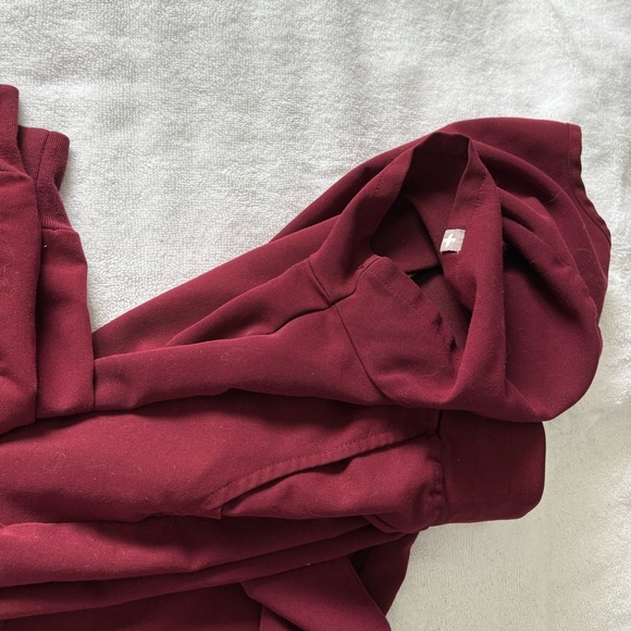 Women’s Burgundy Scrub set figs - Picture 4 of 4